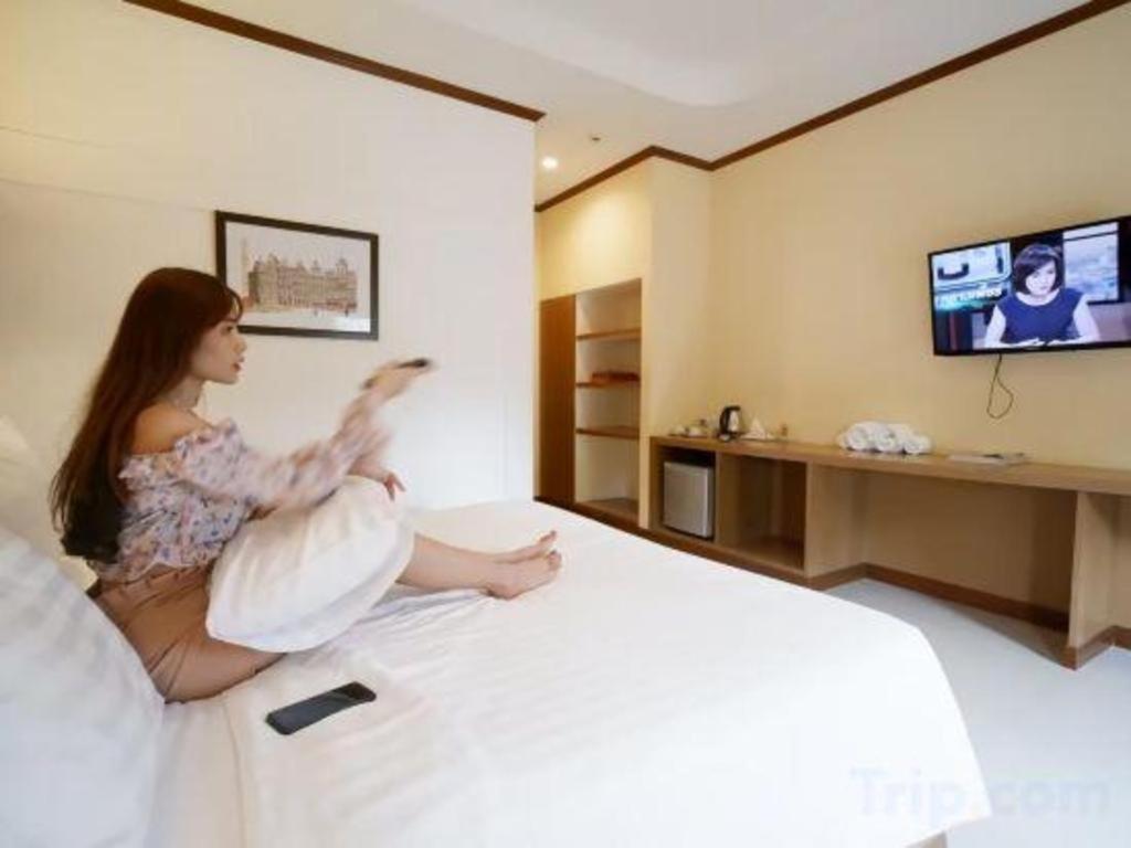 Thada Chateau Hotel Бурирам Екстериор снимка