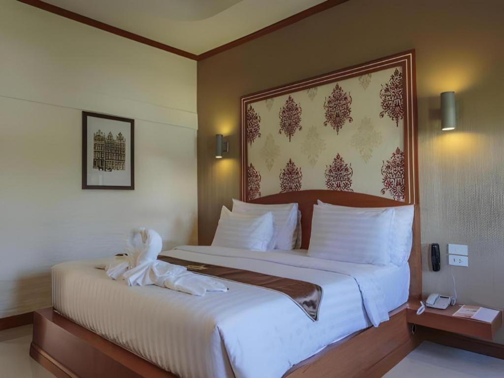 Thada Chateau Hotel Бурирам Екстериор снимка