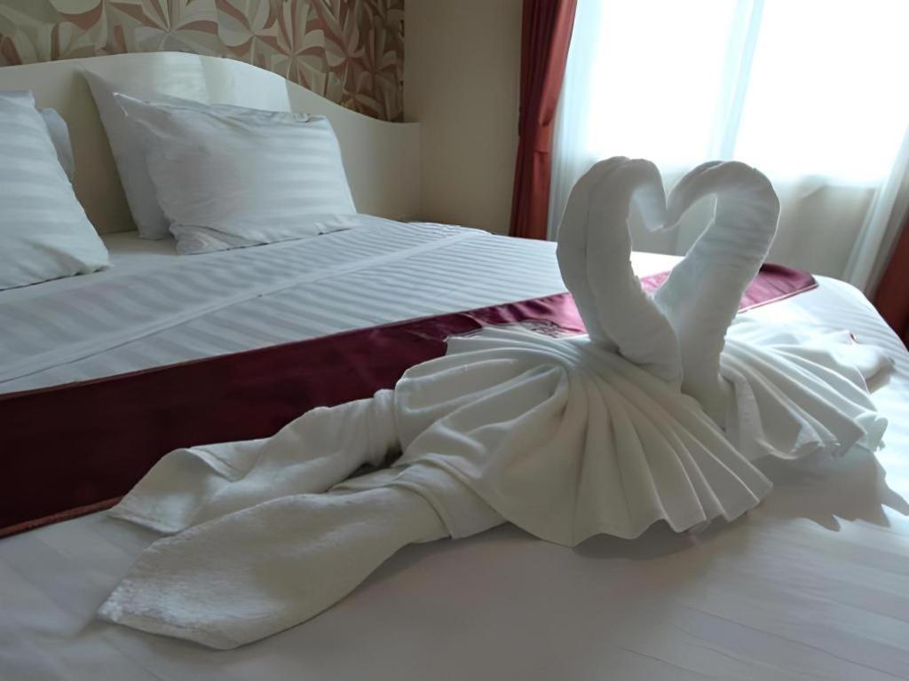 Thada Chateau Hotel Бурирам Екстериор снимка
