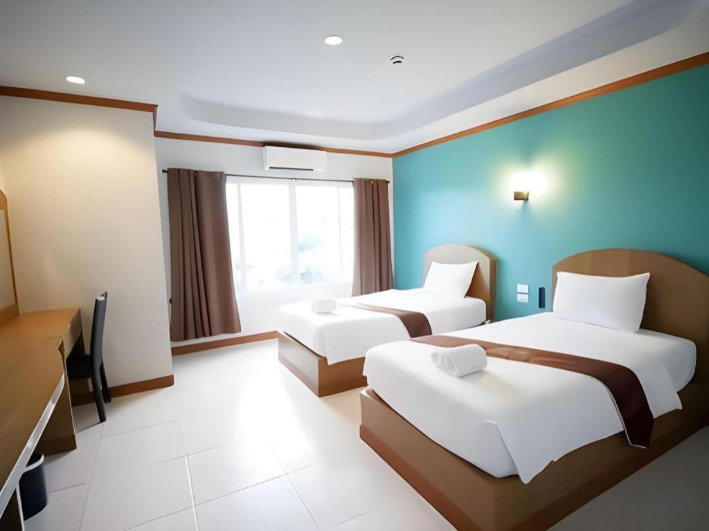 Thada Chateau Hotel Бурирам Екстериор снимка