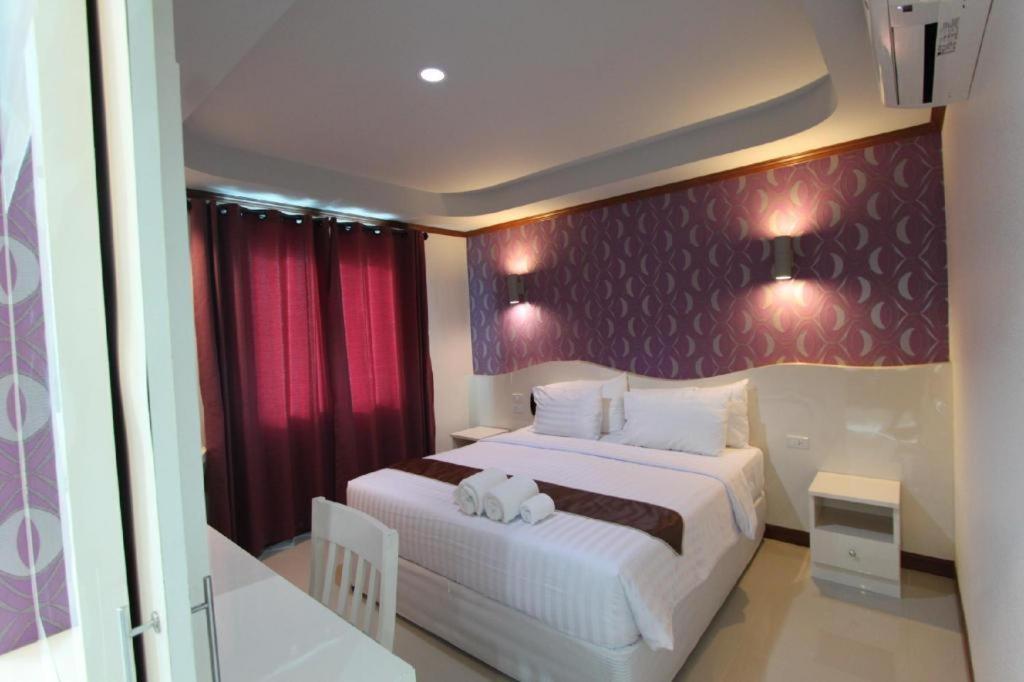 Thada Chateau Hotel Бурирам Екстериор снимка