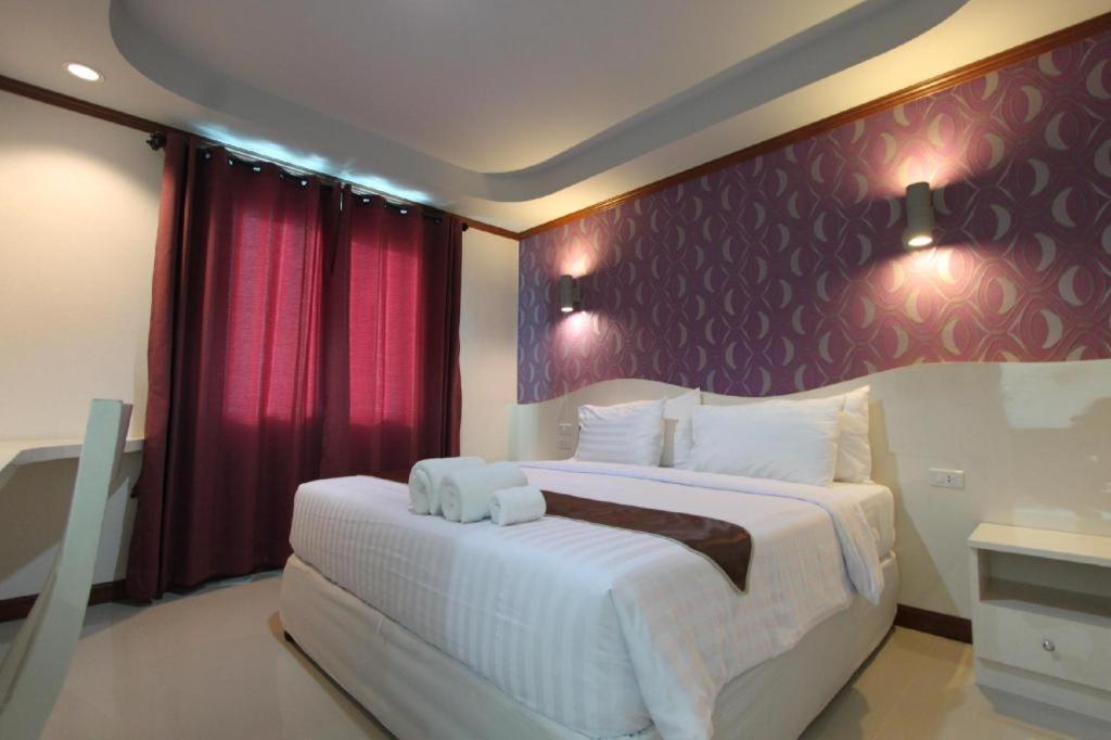 Thada Chateau Hotel Бурирам Екстериор снимка