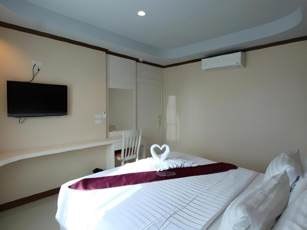 Thada Chateau Hotel Бурирам Екстериор снимка
