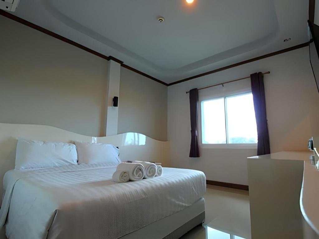 Thada Chateau Hotel Бурирам Екстериор снимка